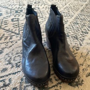 Kelsie Dagger Clog Bootie black leather size 10